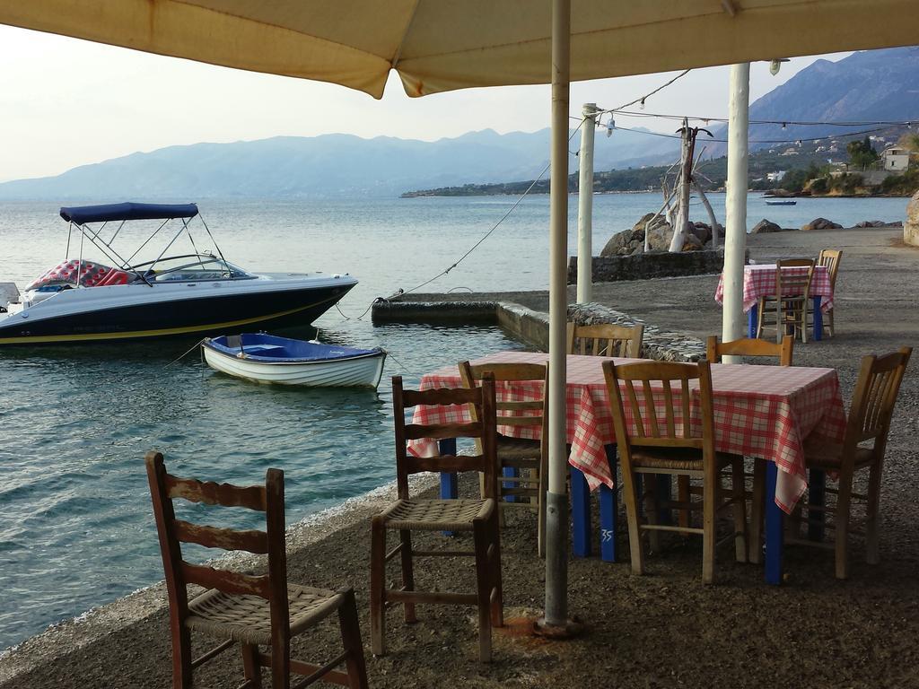 Messinian Blue Seaside Villa Kalamata Ngoại thất bức ảnh